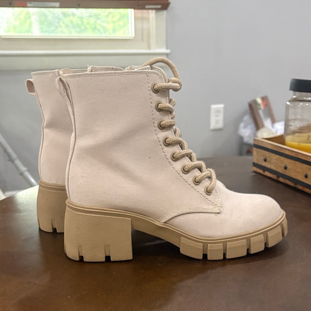 Universal Thread Cream Lace-Up Chunky Sole Ankle Boots